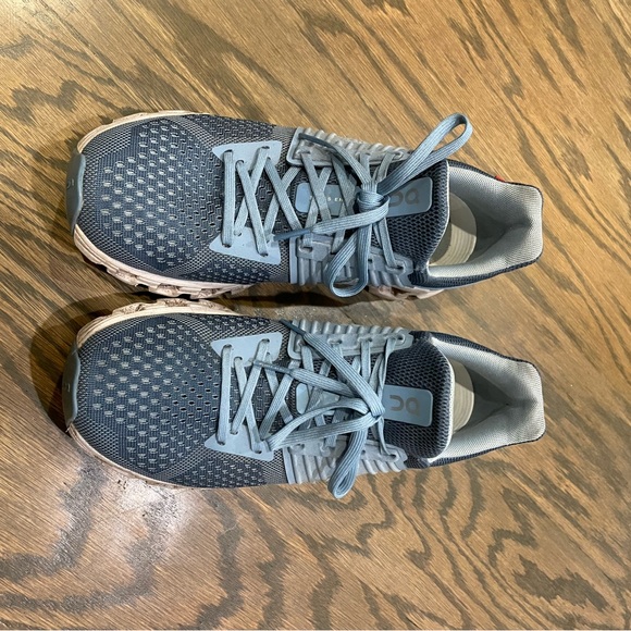 On Cloudswift running shoe 
Cloudswift Lake | Sky W - Picture 3 of 6